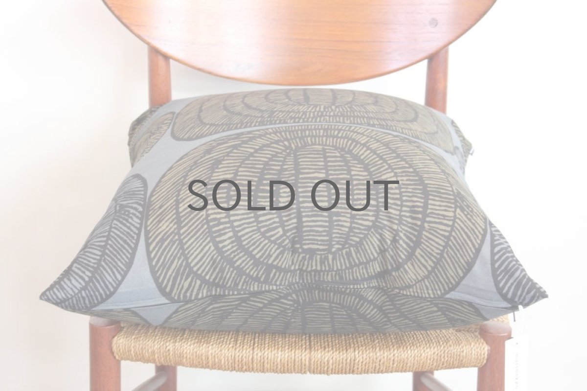 画像2: marimekko/マリメッコ/Mehiläispesä/新品/クッションカヴァー/洗える中綿クッション付き/50cm (2)