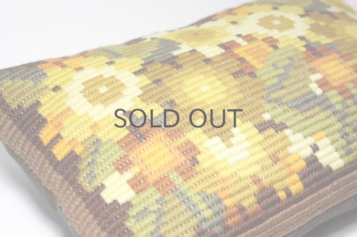 画像2: 北欧スウェーデン製 ビンテージクッション イエロー (2)