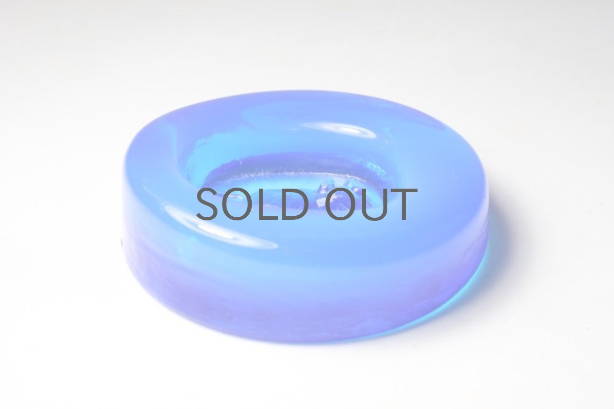 画像3: Erik Hoglund/エリックホグラン/ガラス/ネコのアッシュトレイ/Mサイズ ライトブルー (3)