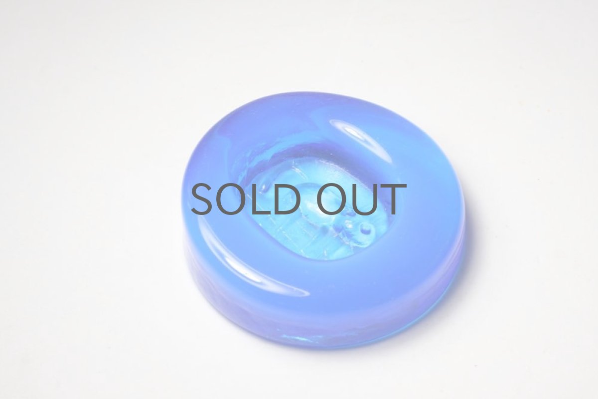 画像2: Erik Hoglund/エリックホグラン/ガラス/ネコのアッシュトレイ/Mサイズ ライトブルー (2)