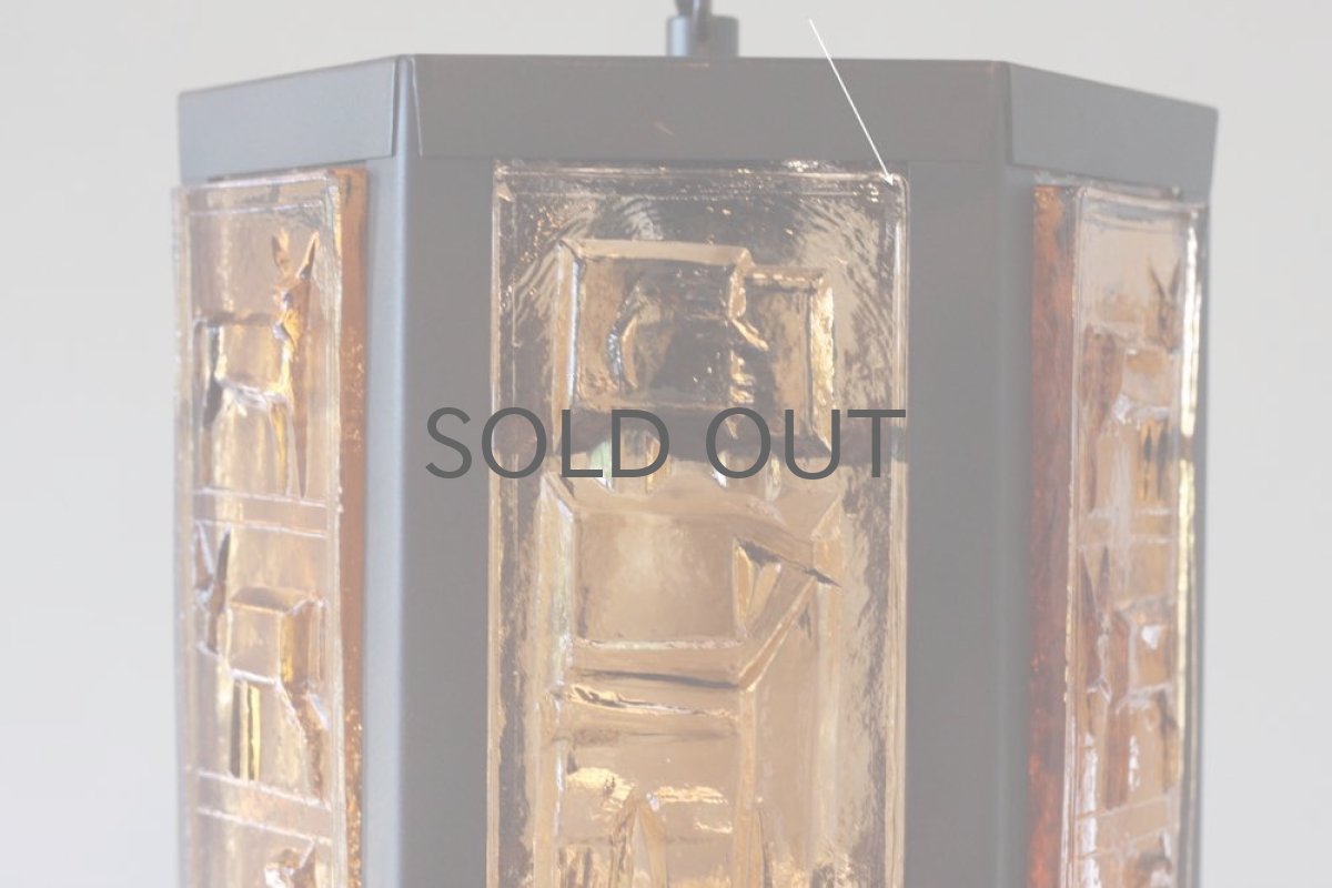 角に小さなチップがあります