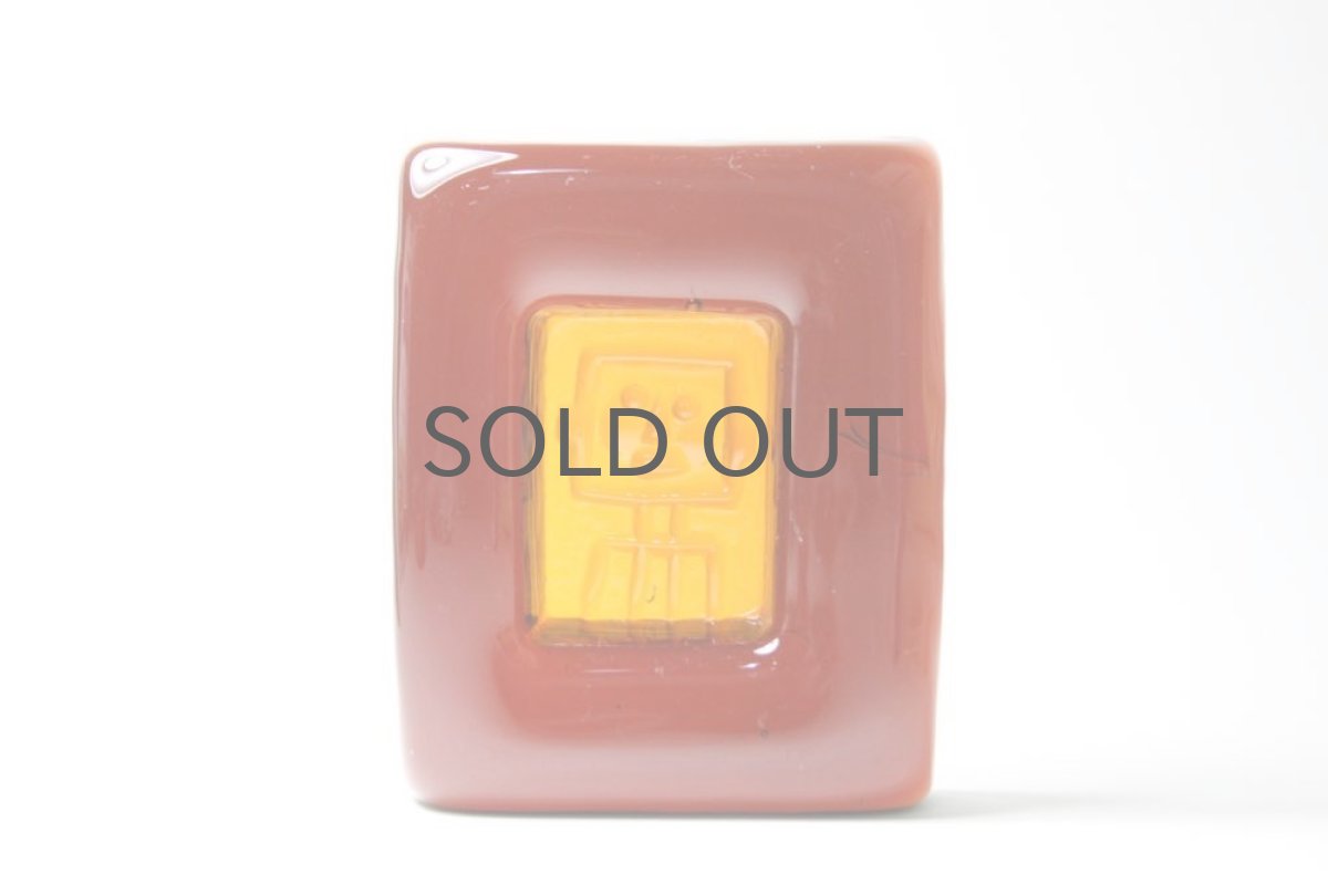 裏から光を当てて撮影をしています。