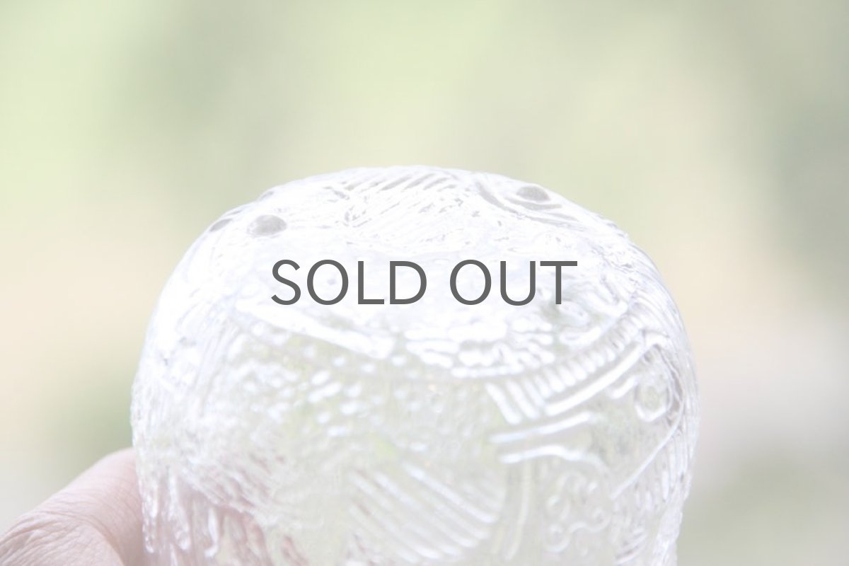 底には3つの脚があります。