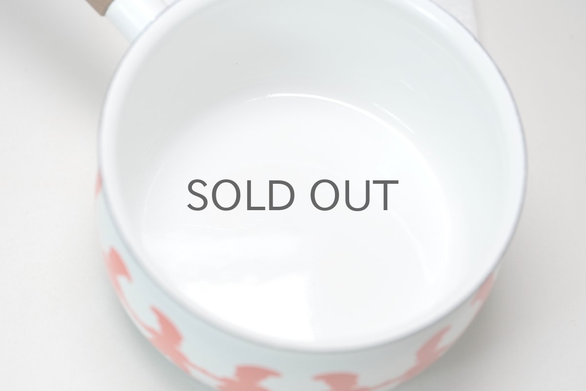 鍋底には極わずかなスクラッチです。