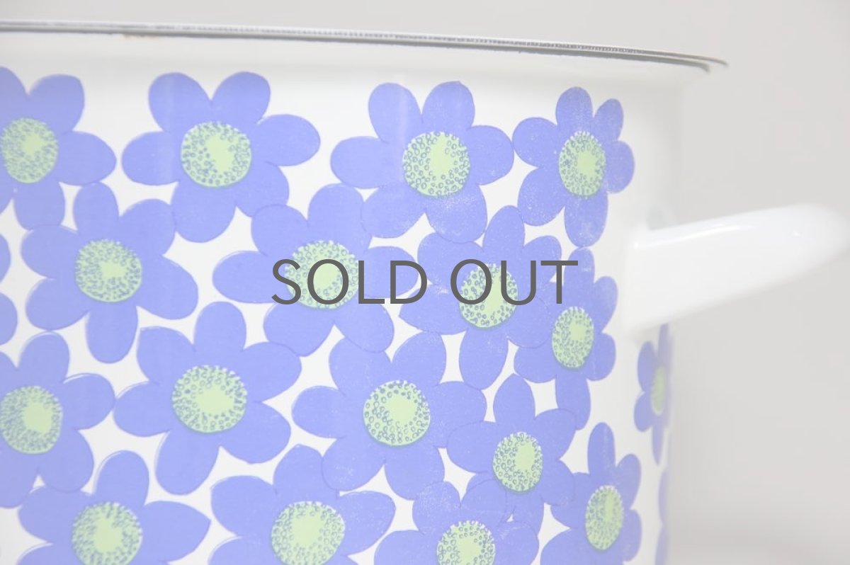 花のプリントが一部白っぽくなっています。製造時の粗です。