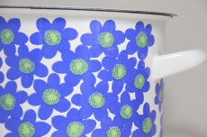 花のプリントが一部白っぽくなっています。製造時の粗です。