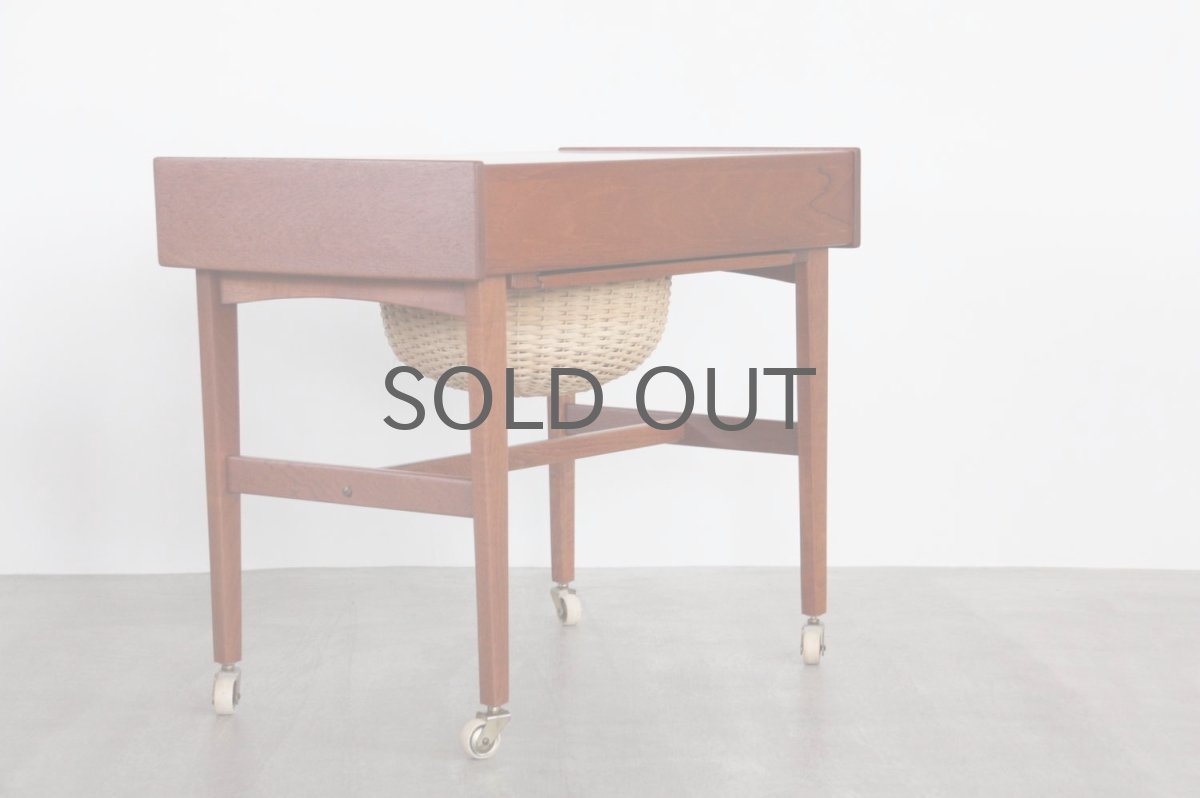 画像10: ビンテージ北欧家具/デンマーク/ソーイングキャビネット/チーク/キャスター付き (10)