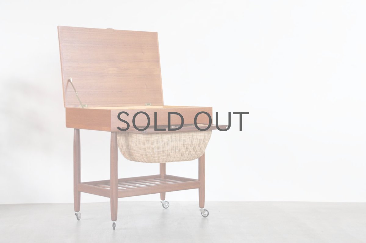 画像2: 北欧ビンテージ家具/デンマーク製/ソーイングキャビネッ/ Ejvind A. Johansson  (2)