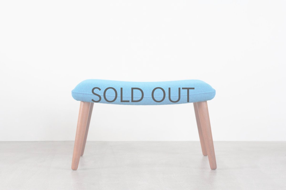 画像2: 北欧ビンテージ家具/デンマーク製/木製スツールもしくはオットマン/チーク×ブルーファブリック (2)