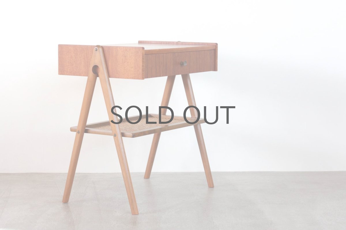 画像3: 北欧ビンテージ家具/スウェーデン/チーク×ビーチ/ベッドサイドテーブル＋籐棚 (3)