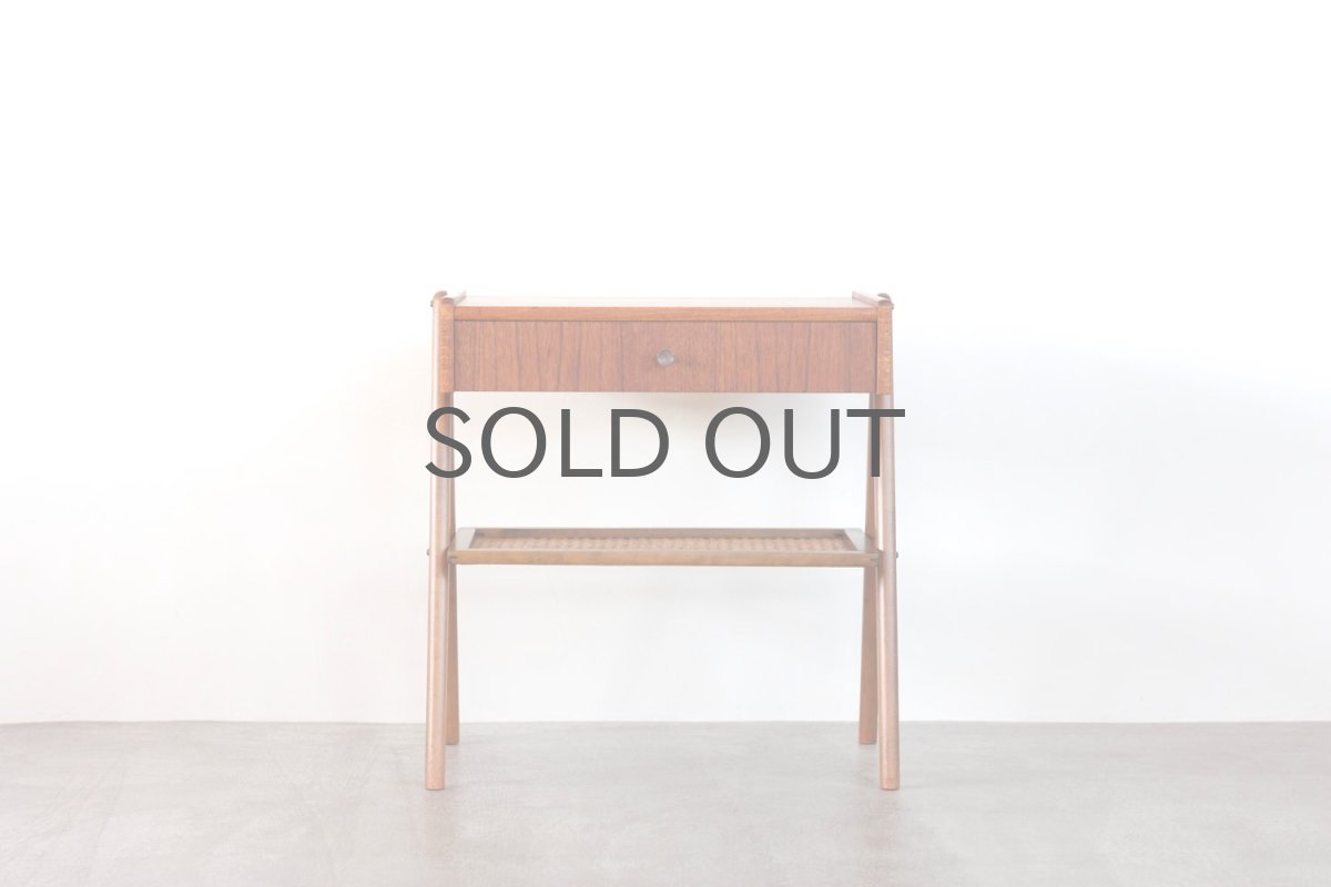 画像2: 北欧ビンテージ家具/スウェーデン/チーク×ビーチ/ベッドサイドテーブル＋籐棚 (2)