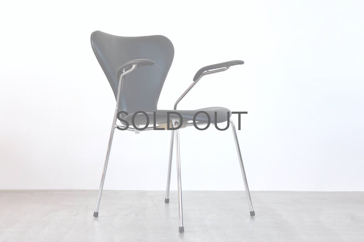 画像3: 北欧ビンテージ家具/Fritz Hansen/フリッツ・ハンセン/セブンチェア/アルネ・ヤコブセン/アーム付き/革張り/ブラック  (3)