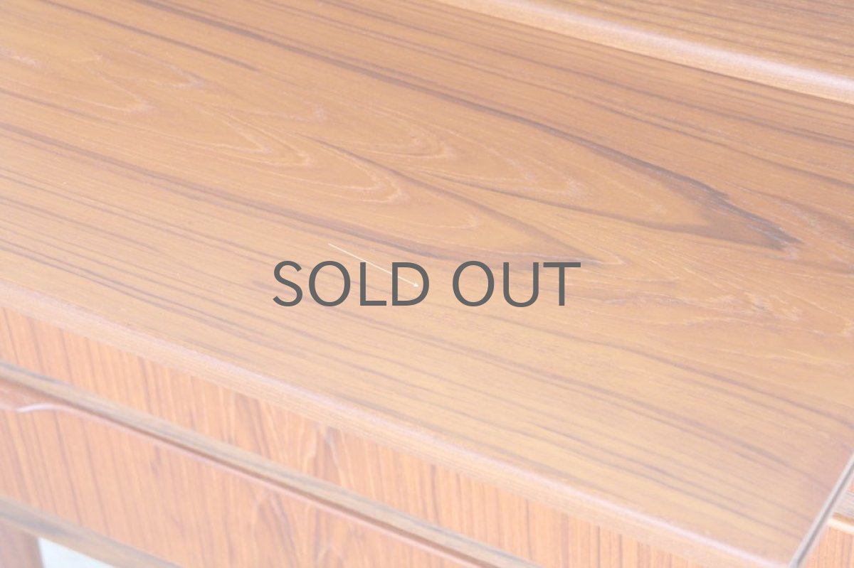 画像9: ビンテージ北欧家具/デンマーク製／チークライティングビューロー／3段引き出し/鏡付き (9)