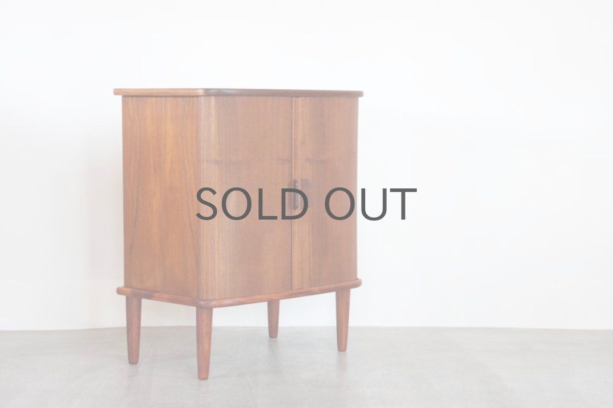 画像2: ビンテージ北欧家具／デンマーク製／ジャバラキャビネット／チーク (2)
