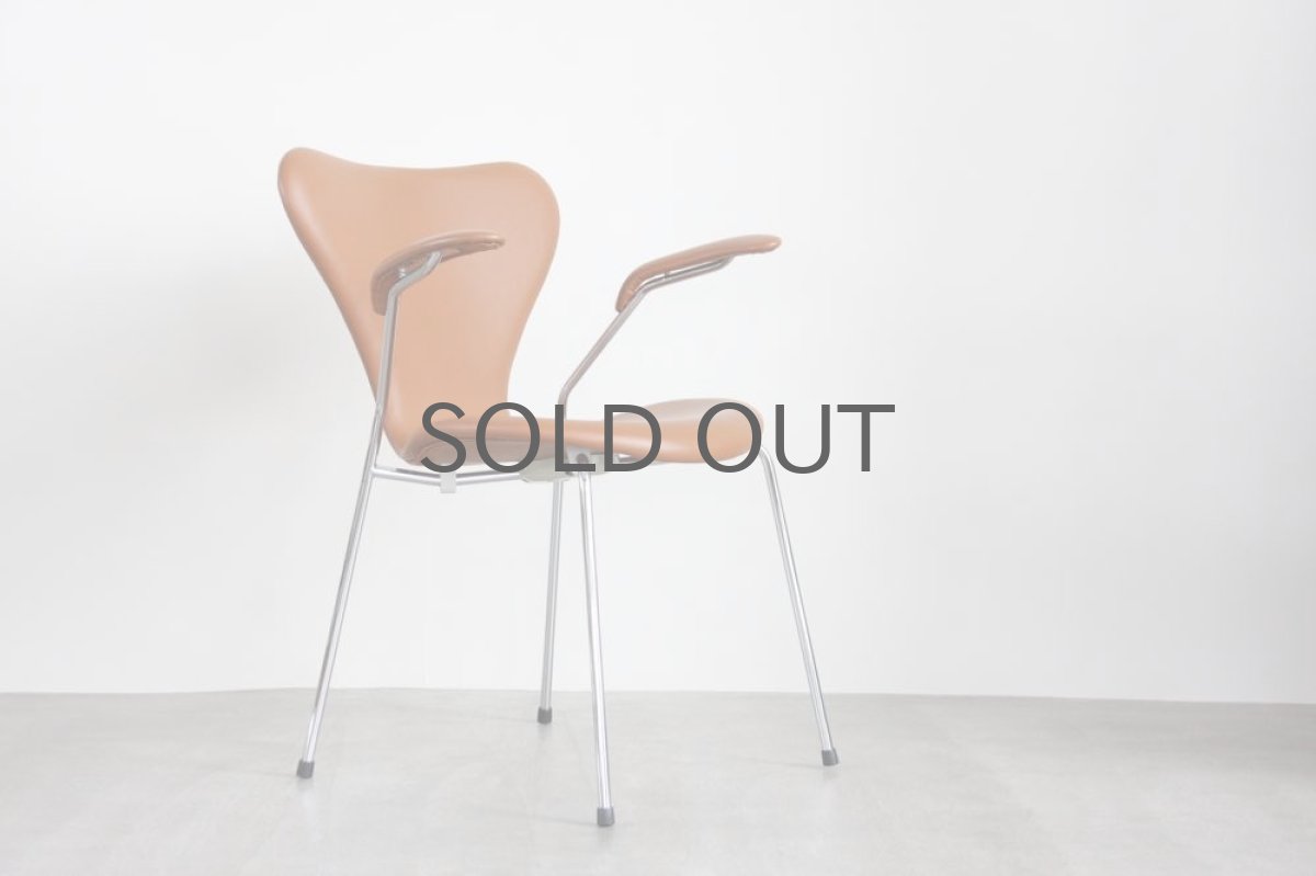 画像1: 北欧ビンテージ家具/Fritz Hansen/フリッツ・ハンセン/セブンチェア/アルネ・ヤコブセン/アーム付き革張り　 (1)