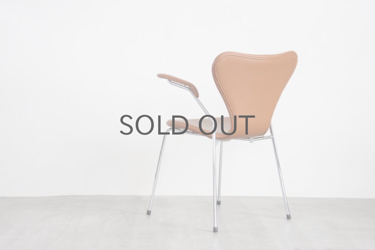 画像2: 北欧ビンテージ家具/Fritz Hansen/フリッツ・ハンセン/セブンチェア/アルネ・ヤコブセン/アーム付き革張り  (2)