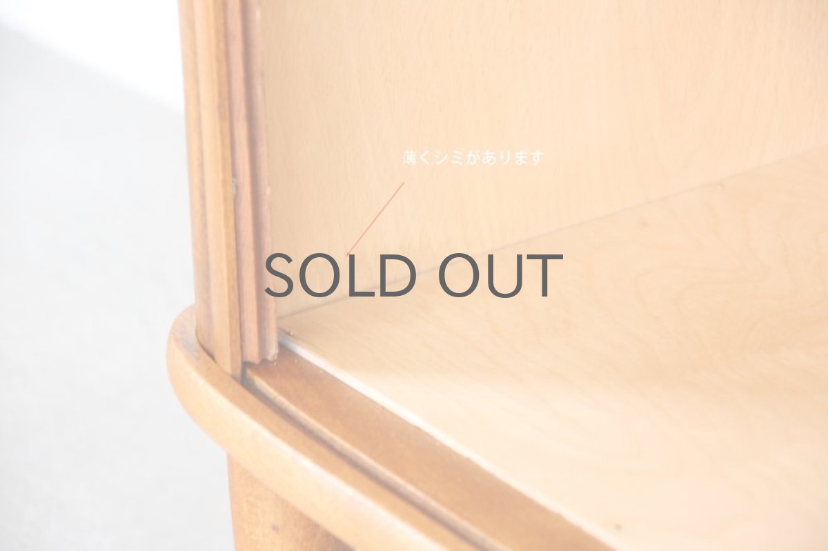 薄くシミがあります