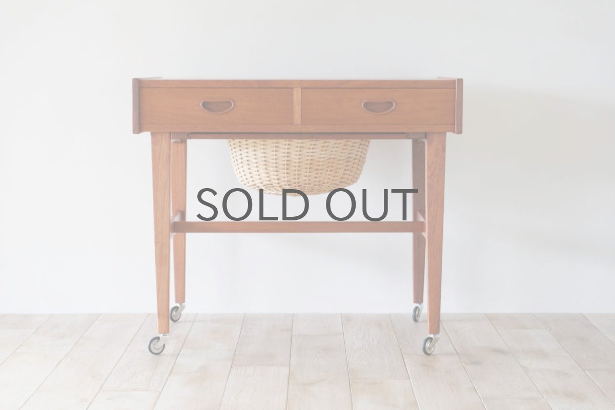 画像2: 北欧ビンテージ家具/デンマーク/ソーイングキャビネット/ソーイングテーブル/チーク/キャスター付き (2)