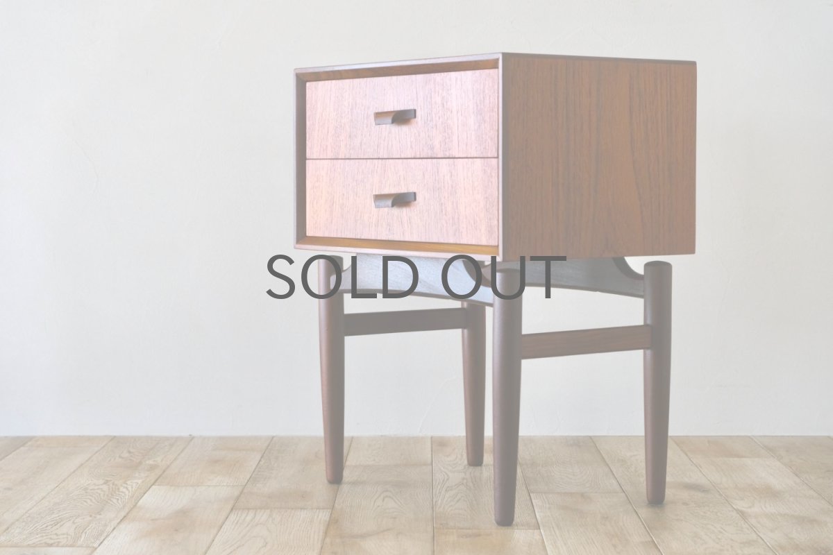 画像2: 北欧ビンテージ家具/デンマーク製/ベッドサイドチェスト/チーク×アフロモシア/2段  (2)