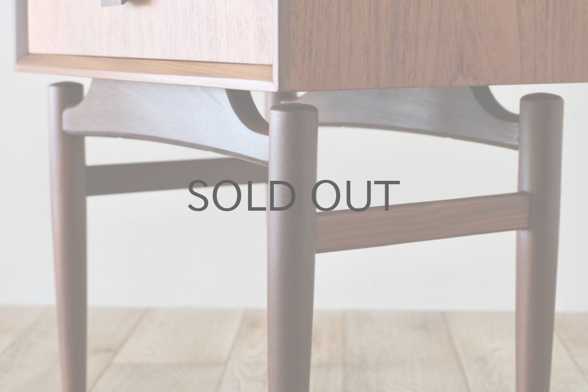 画像6: 北欧ビンテージ家具/デンマーク製/ベッドサイドチェスト/チーク×アフロモシア/2段  (6)