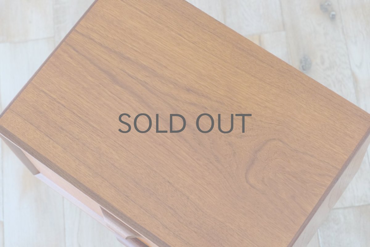 画像5: 北欧ビンテージ家具/デンマーク製/ベッドサイドチェスト/チーク×アフロモシア/2段  (5)