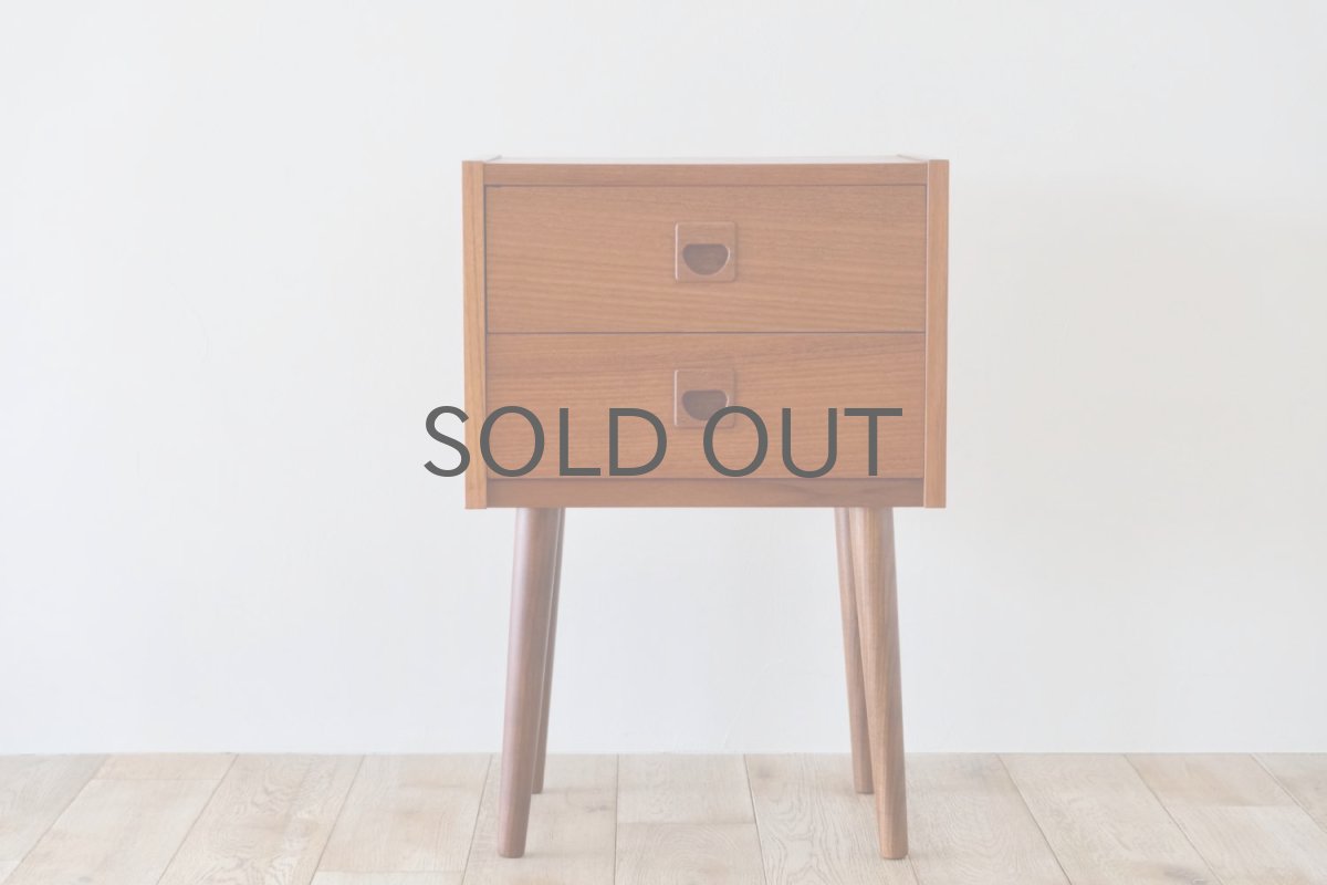 画像2: 北欧ビンテージ家具/デンマーク製/ベッドサイドチェスト/チーク/2段  (2)