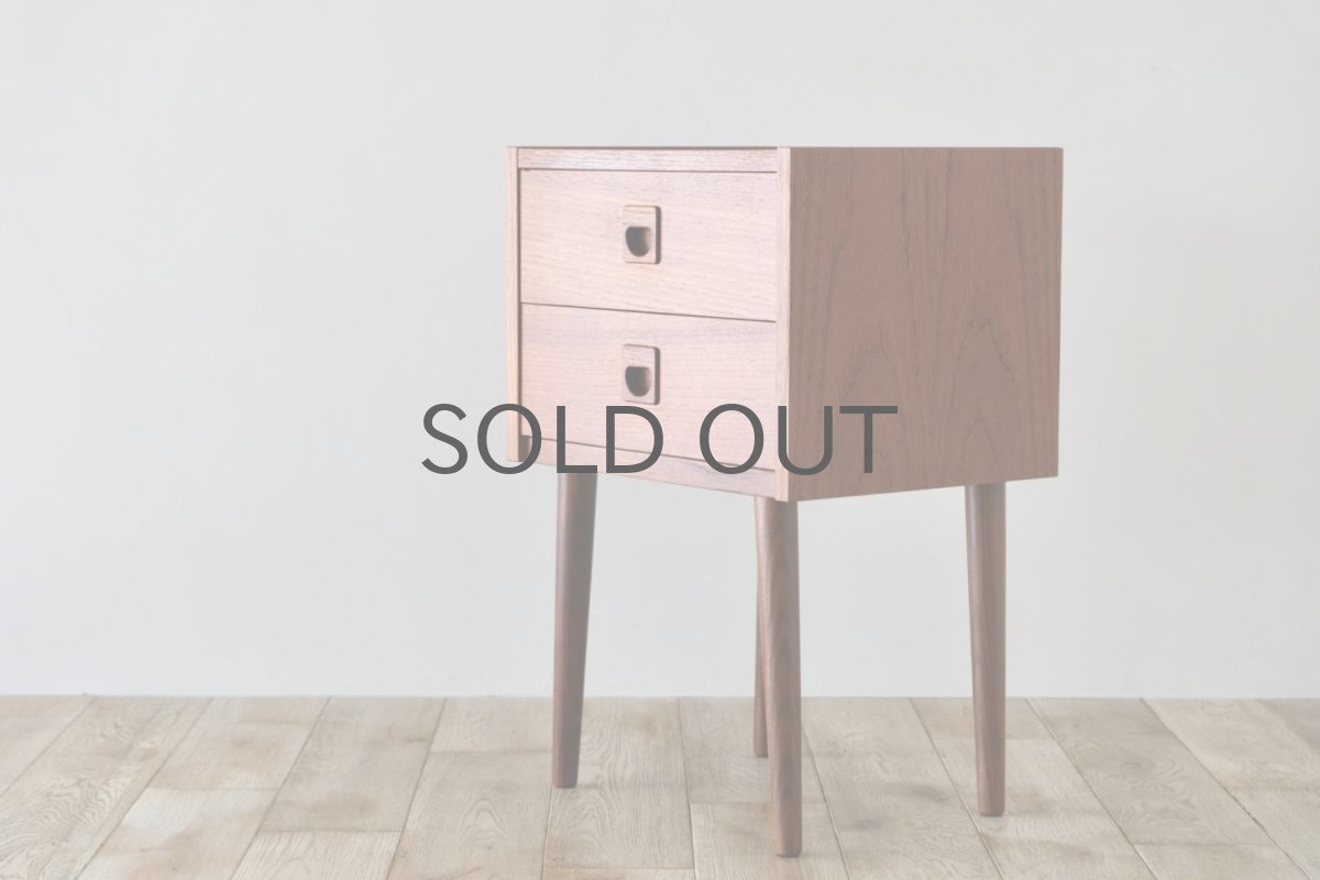 画像4: 北欧ビンテージ家具/デンマーク製/ベッドサイドチェスト/チーク/2段  (4)