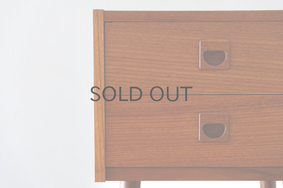 画像5: 北欧ビンテージ家具/デンマーク製/ベッドサイドチェスト/チーク/2段  (5)