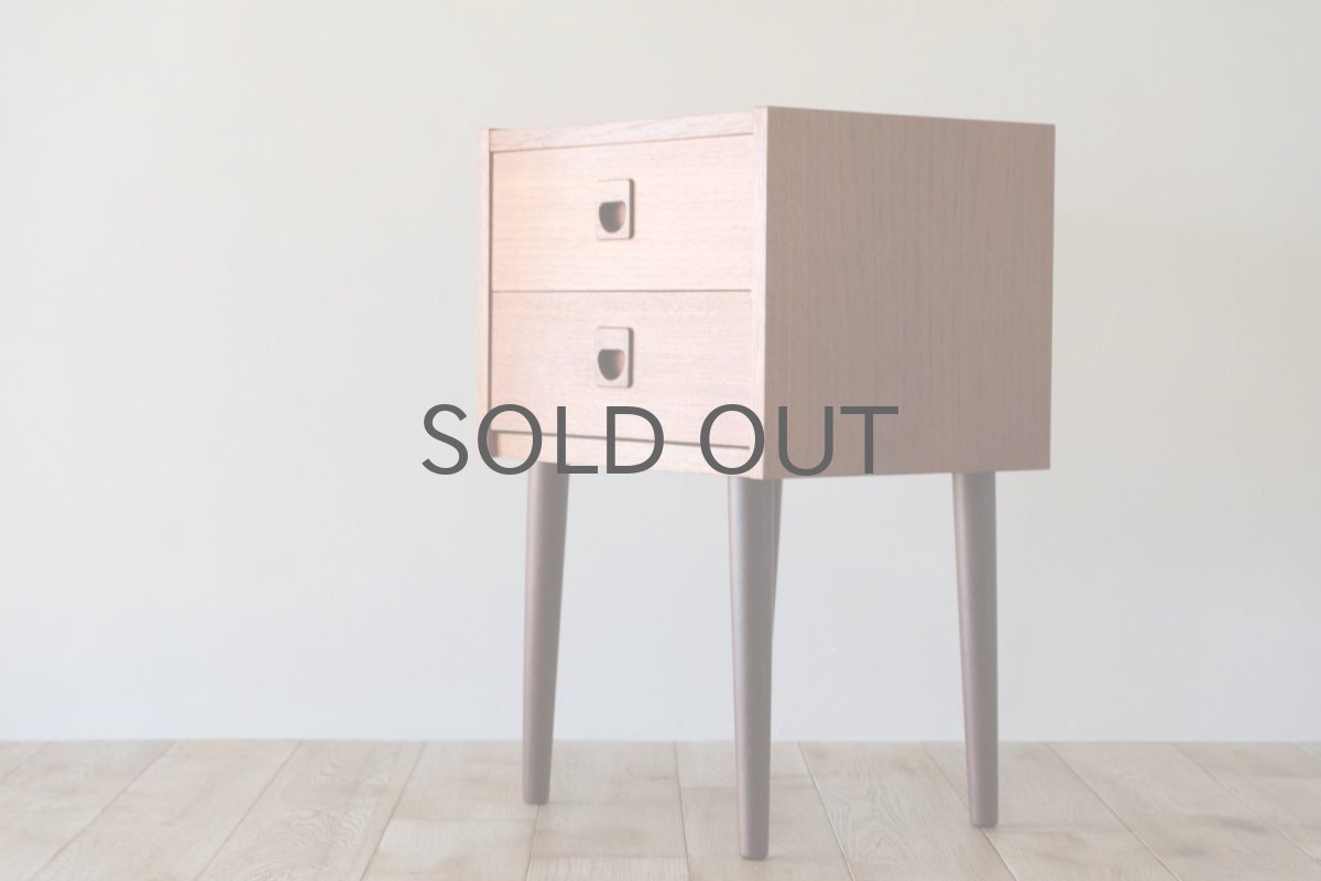 画像4: 北欧ビンテージ家具/デンマーク製/ベッドサイドチェスト/チーク/2段  (4)