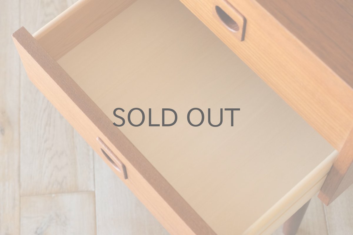 画像7: 北欧ビンテージ家具/デンマーク製/ベッドサイドチェスト/チーク/2段  (7)