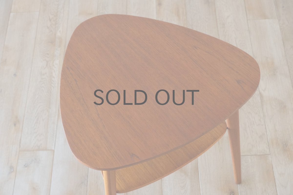 画像3: ビンテージ北欧家具/デンマーク製/チーク/サイドテーブル/丸三角型 (3)