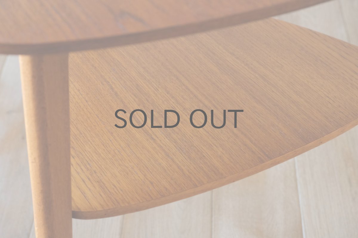 画像5: ビンテージ北欧家具/デンマーク製/チーク/サイドテーブル/丸三角型 (5)