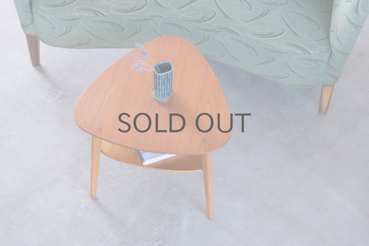 画像6: ビンテージ北欧家具/デンマーク製/チーク/サイドテーブル/丸三角型 (6)