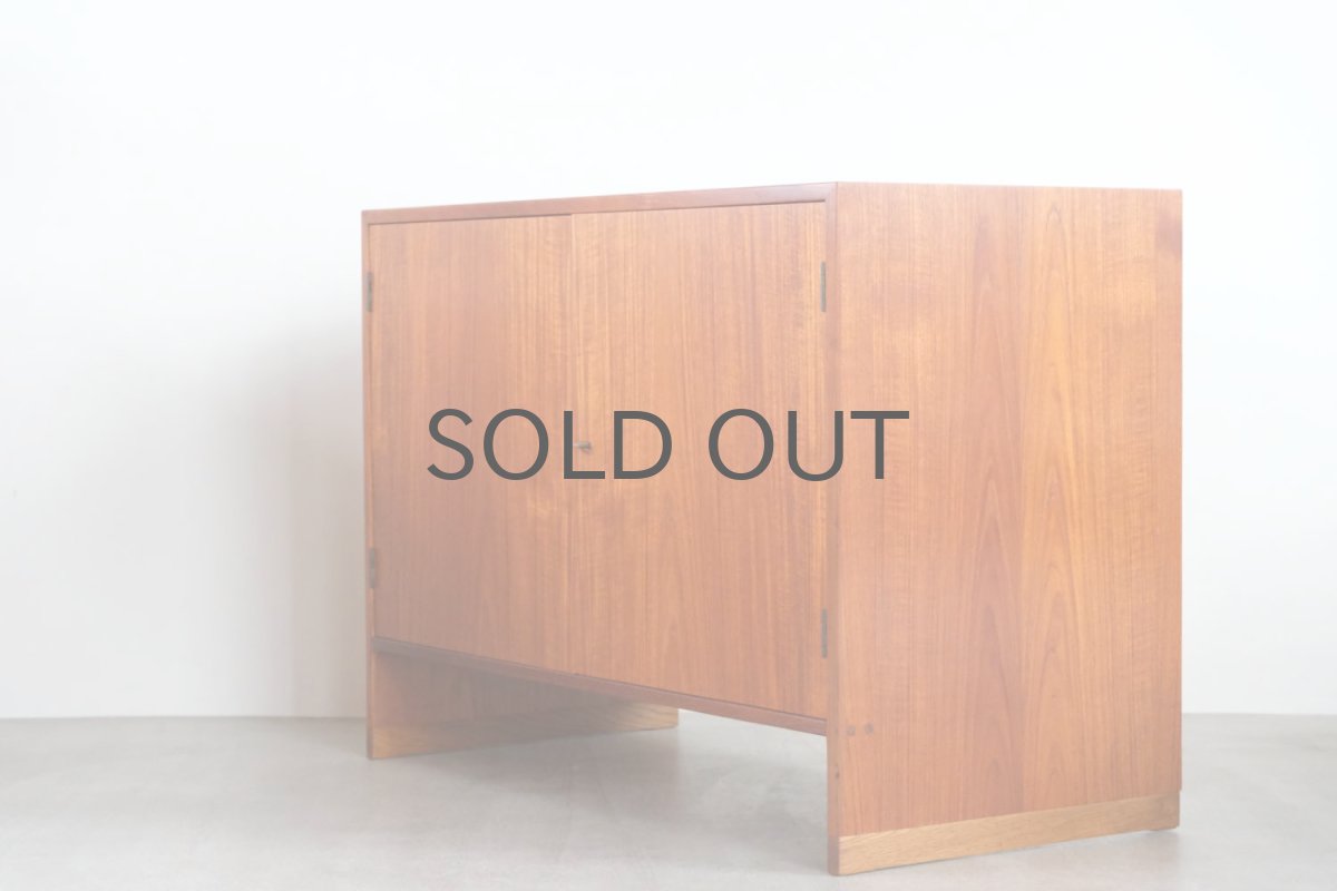 画像2: 北欧ビンテージ家具/デンマーク /ハンス J ウェグナー/チークキャビネット/観音開き/RY100 (2)