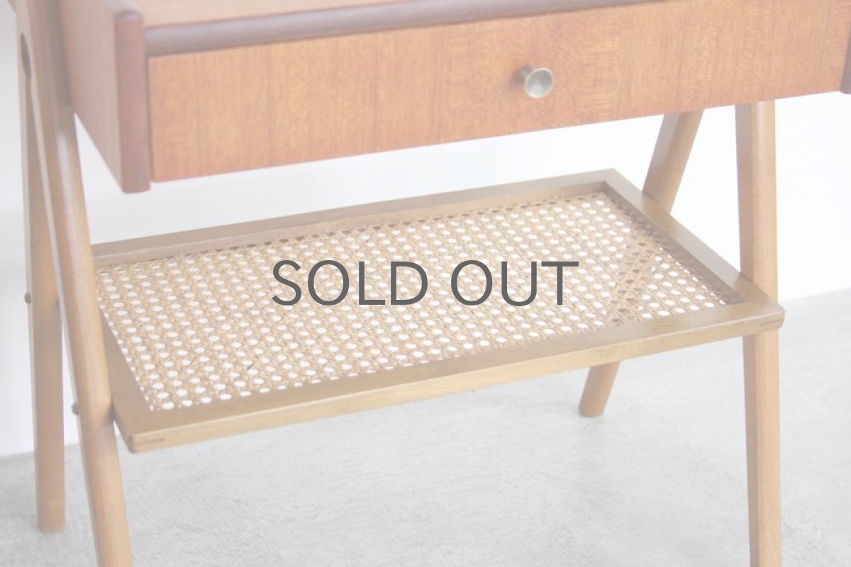 画像7: 北欧ビンテージ家具/スウェーデン/チーク×ビーチ/ベッドサイドテーブル+籐棚 (7)