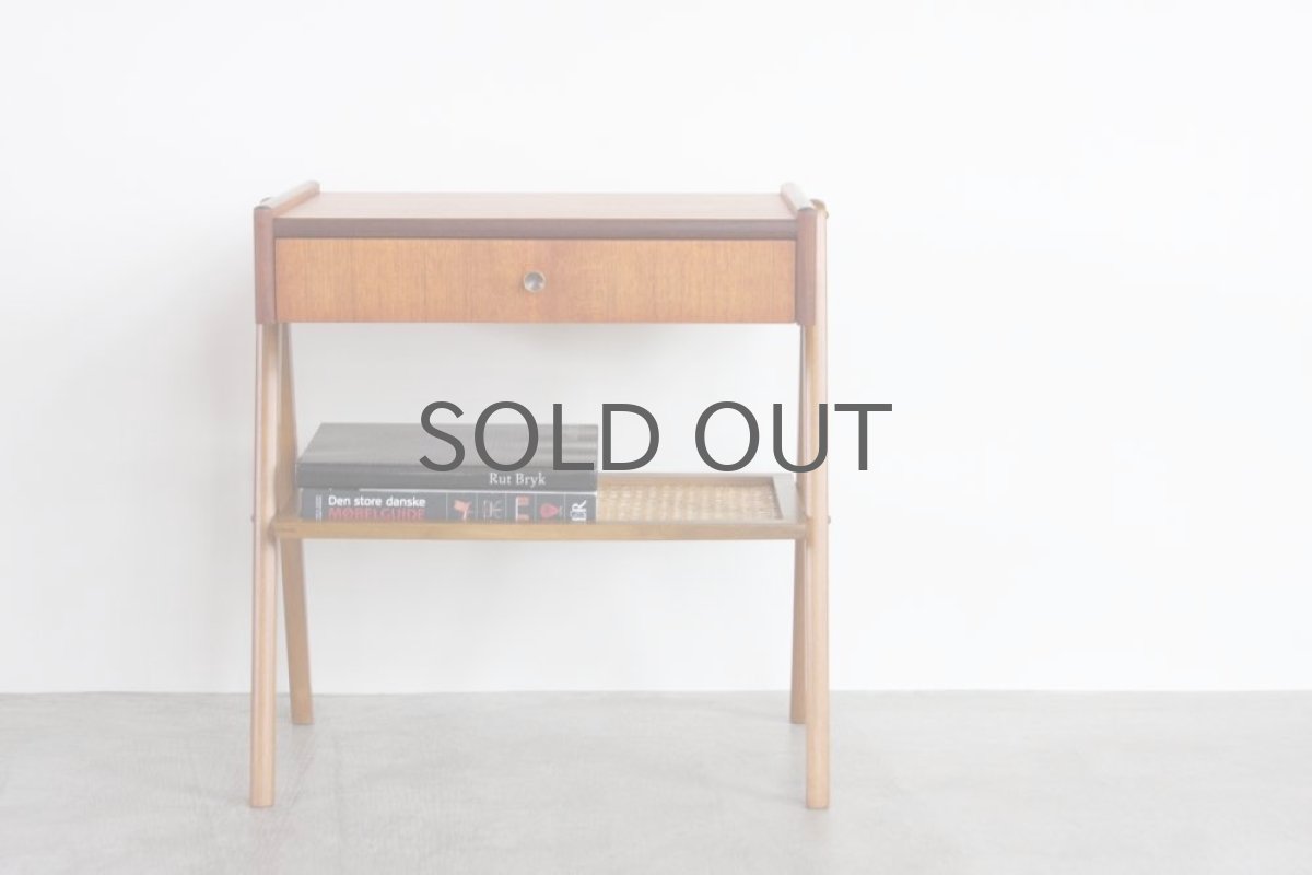 画像10: 北欧ビンテージ家具/スウェーデン/チーク×ビーチ/ベッドサイドテーブル+籐棚 (10)