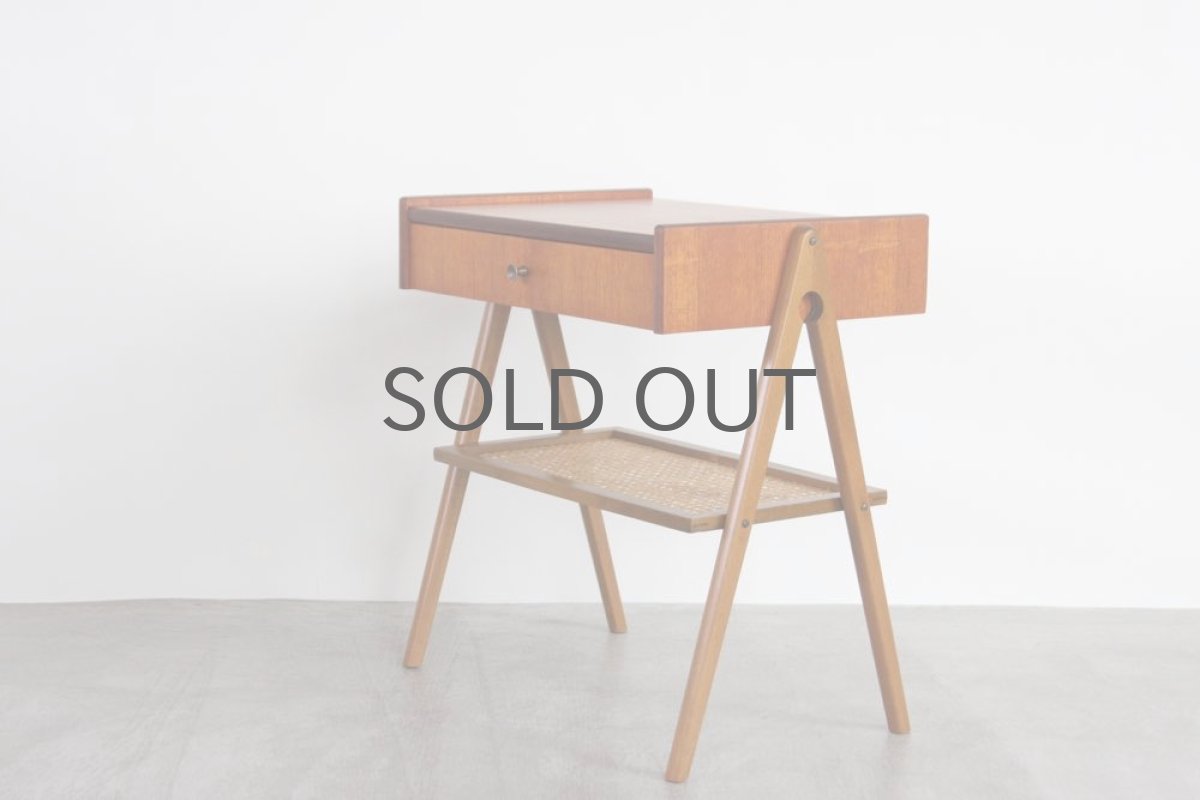画像3: 北欧ビンテージ家具/スウェーデン/チーク×ビーチ/ベッドサイドテーブル+籐棚 (3)