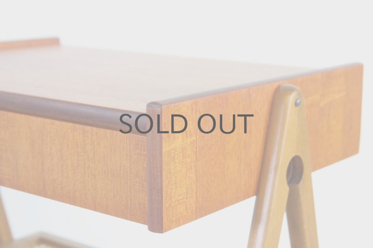 画像5: 北欧ビンテージ家具/スウェーデン/チーク×ビーチ/ベッドサイドテーブル+籐棚 (5)