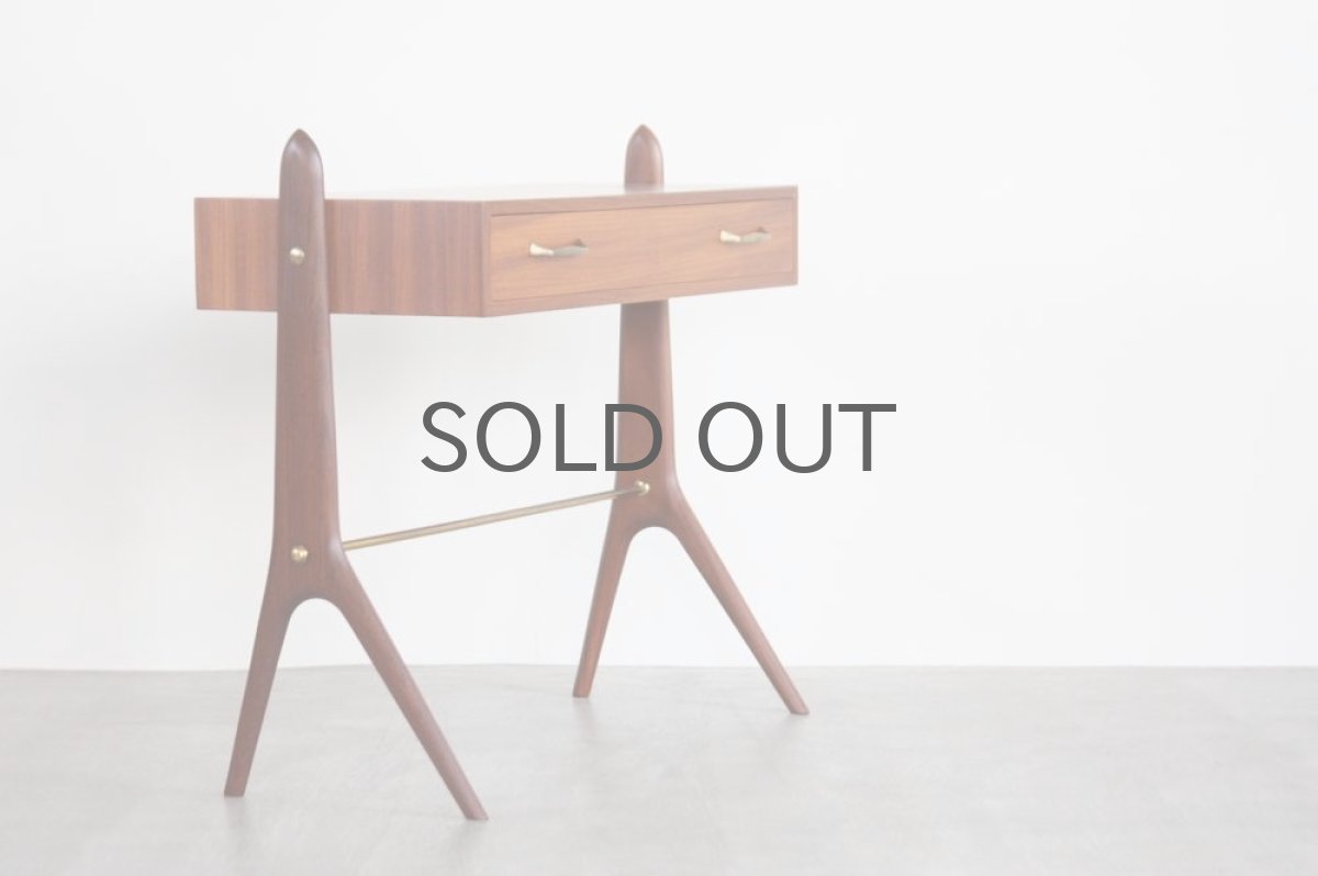 画像2: ビンテージ北欧家具/スウェーデン/マホガニー/ベッドサイドテーブル (2)