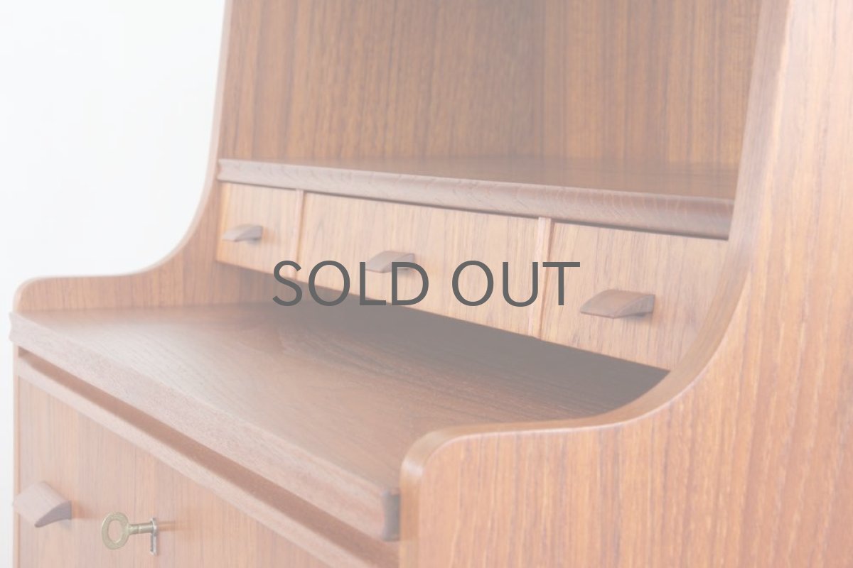 画像4: 北欧ビンテージ家具/デンマーク製/チークライティングビューロー/3段引き出し (4)