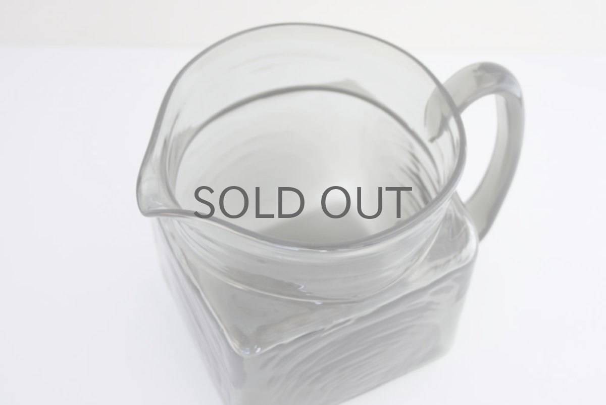 画像4: スウェーデン BODA シグネ ペーション ガラスピッチャーグレー (4)