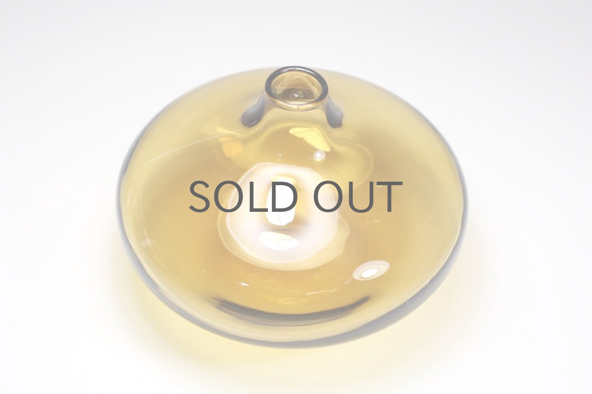 画像2: 北欧ビンテージガラス/スウェーデン色ガラスフラワーベース/ライトアンバー (2)