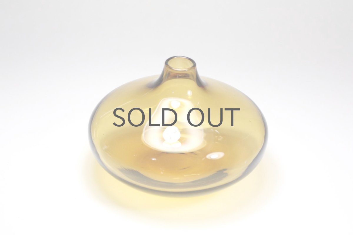 画像3: 北欧ビンテージガラス/スウェーデン色ガラスフラワーベース/ライトアンバー (3)