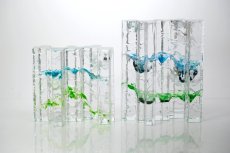 左の作品