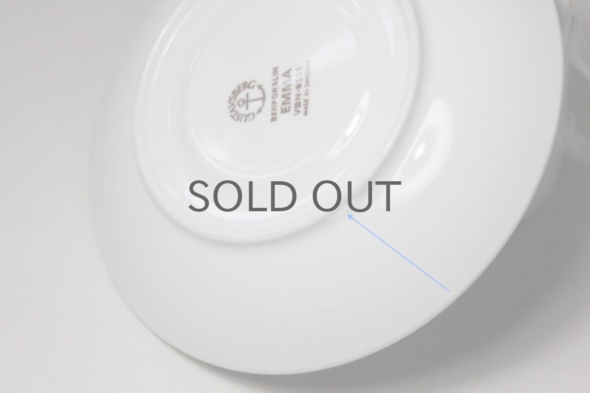 製造時の粗でソーサーの台座のへこみ