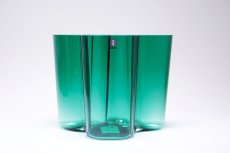 画像1: iittala/イッタラ/ALVAR AALTO/Savoy vas/アルヴァ・アアルトコレクション ベース/H12cm/廃盤色エメラルド (1)