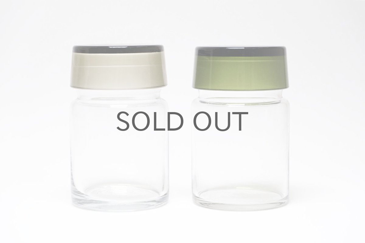 左のライトグレー