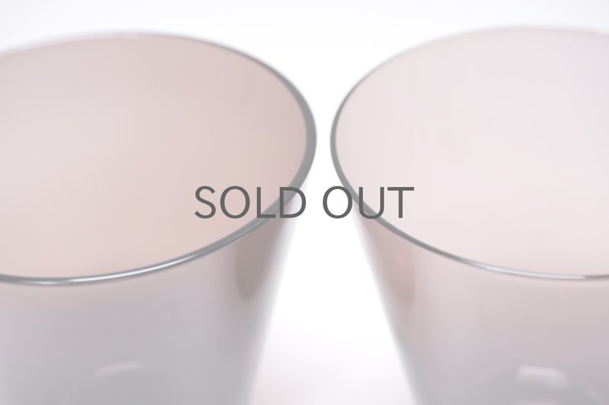 左No.2 右No.1 ガラスの厚みにより濃淡があります。