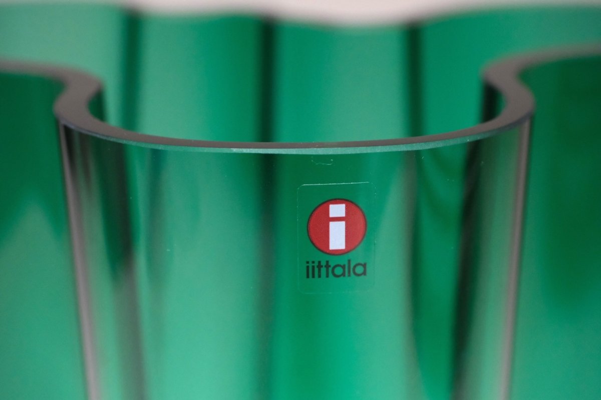 画像2: iittala/イッタラ/ALVAR AALTO/Savoy vas/アルヴァ・アアルトコレクション ベース/H12cm/廃盤色エメラルド (2)