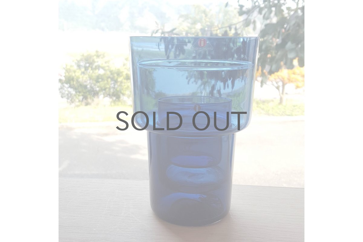 大きなベースの中に小さなベースが収納できます